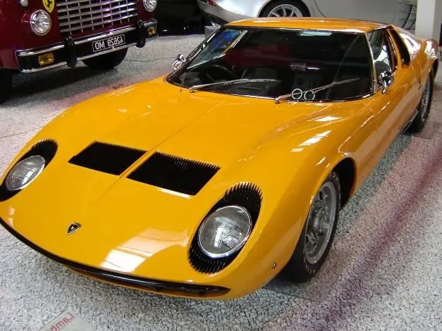 1200px- Lamborghini_Miura_Sinsheim (1)