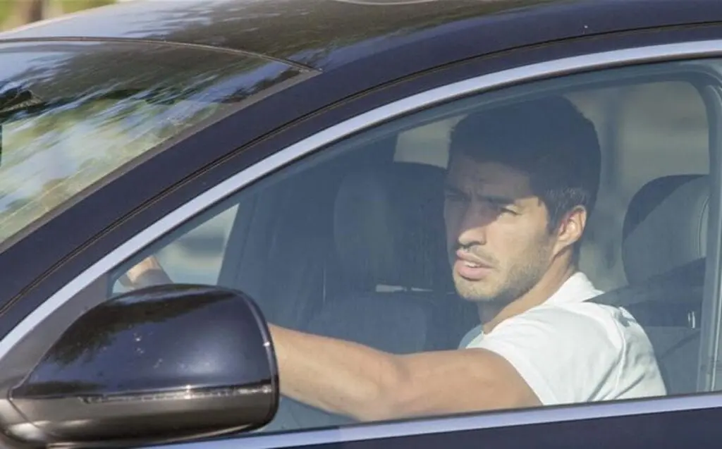 Cluicheadairean ball-coise fèin-ghluasadach - dè a bhios a ’draibheadh Luis Suarez