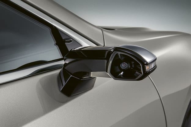 Lexus интегрирует цифровые зеркала в ES 300h