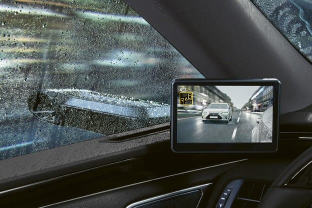 Lexus интегрирует цифровые зеркала в ES 300h