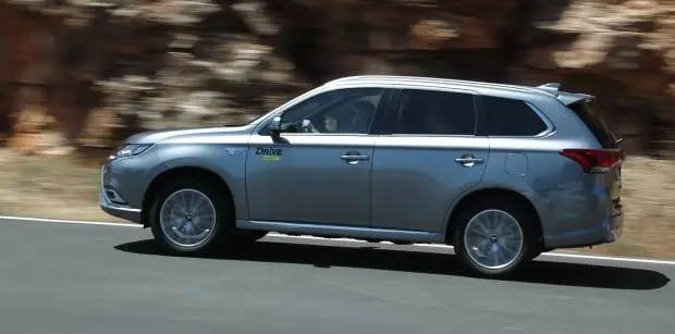 Mitsubishi_Outlander_0