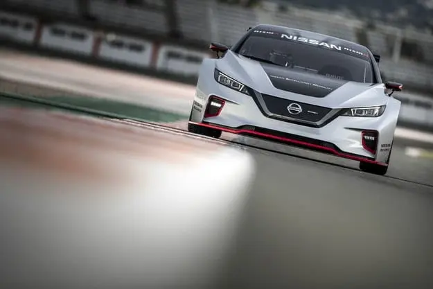 Nissan LEAF Nismo RC выступил на трассе в Испании