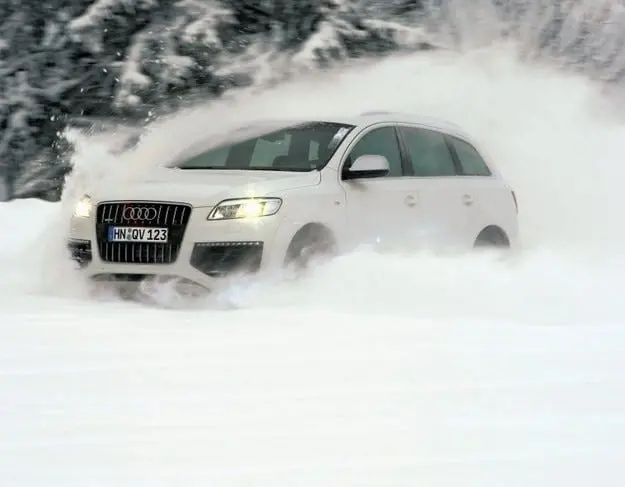 Тест драйв Audi Q7 V12 TDI: локомотив