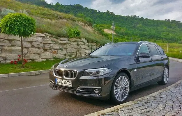 Тест драйв BMW 520d xDrive Touring: бизнес-класс в экономичной версии