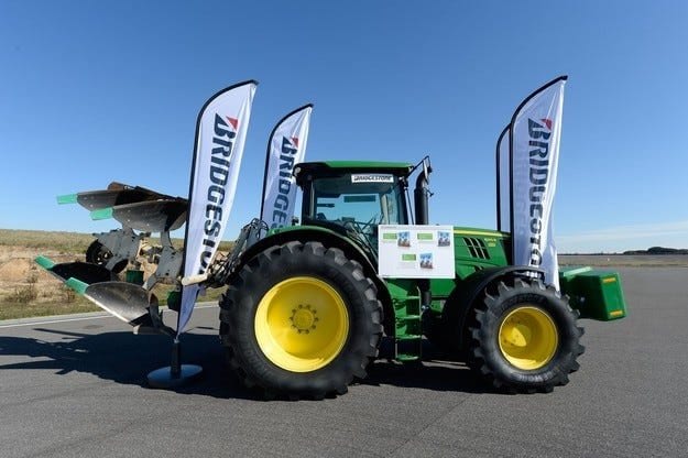 Тест драйв Bridgestone вступила в Европу с сельскохозяйственными шинами