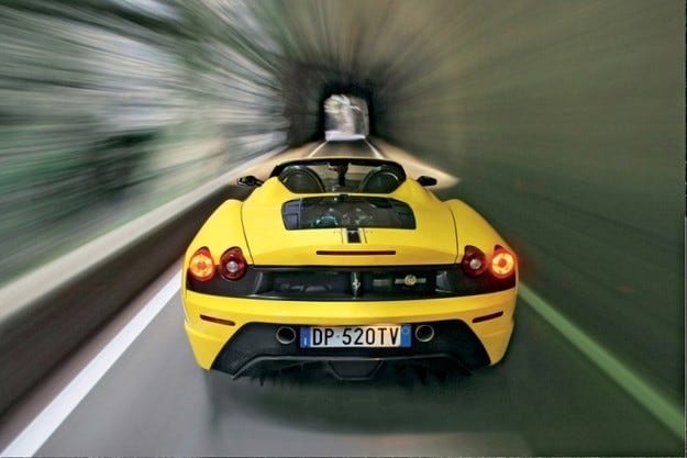 Тест драйв Ferrari Scuderia Spider 16M: громоподобный