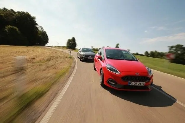 Тест драйв Ford Fiesta ST и VW Polo GTI: маленькие атлеты по 200 л.с. каждый.