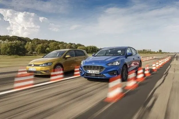 Тест драйв Ford Focus против VW Golf: он должен добиться успеха сейчас