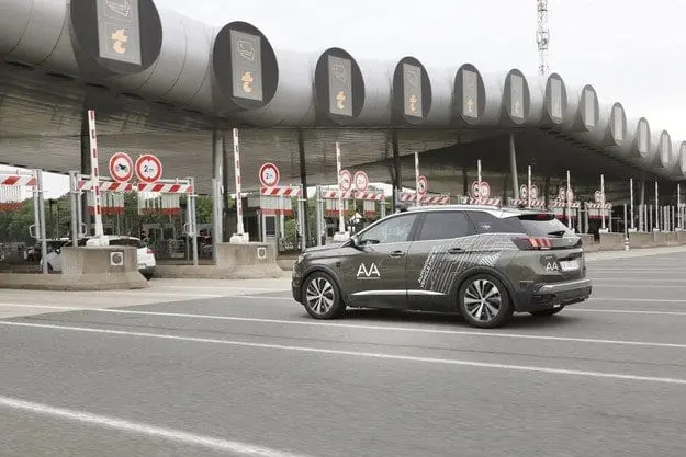 Тест драйв испытания автономного Peugeot 3008 продолжаются