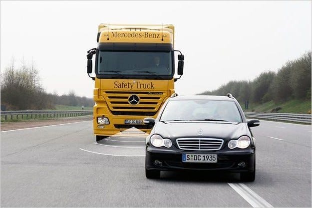 Тест драйв Mercedes Active Brake Assist останавливается автоматически