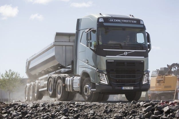 Тест драйв новая функция Volvo Trucks: подъем тандемного моста