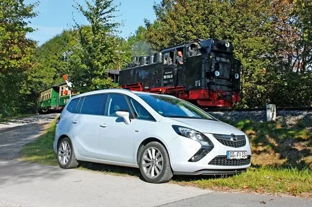 Тест драйв Opel Zafira Tourer 2.0 CDTI Biturbo: Опель, штиль