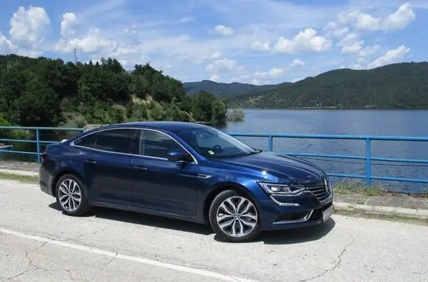 Тест драйв Renault Talisman TCe 200 EDC: Голубое лето