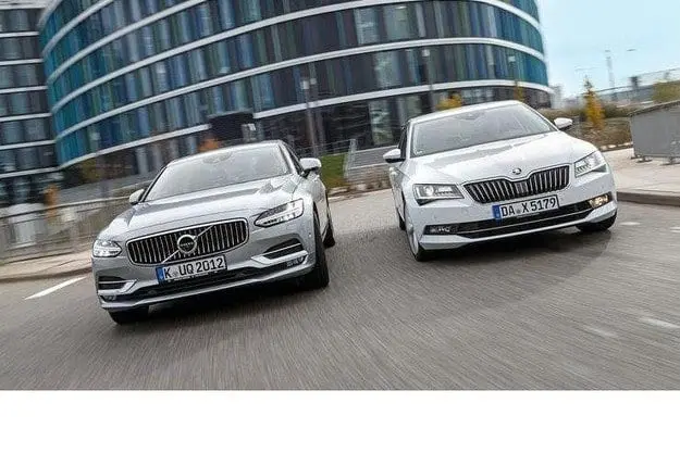 Test sürüşü Skoda Superb vs Volvo S90: üst segmentteki alternatifler