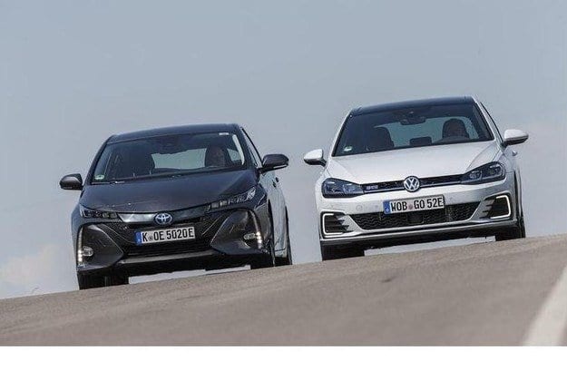 Тест драйв Toyota Prius Plug-in Hybrid против VW Golf GTE