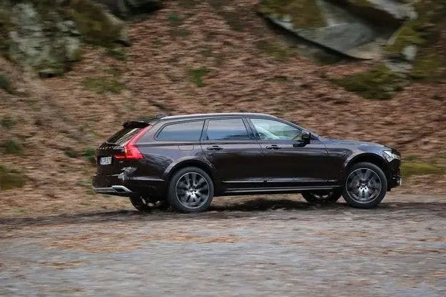 Volvo V90 Cross Country D5: традиции меняются