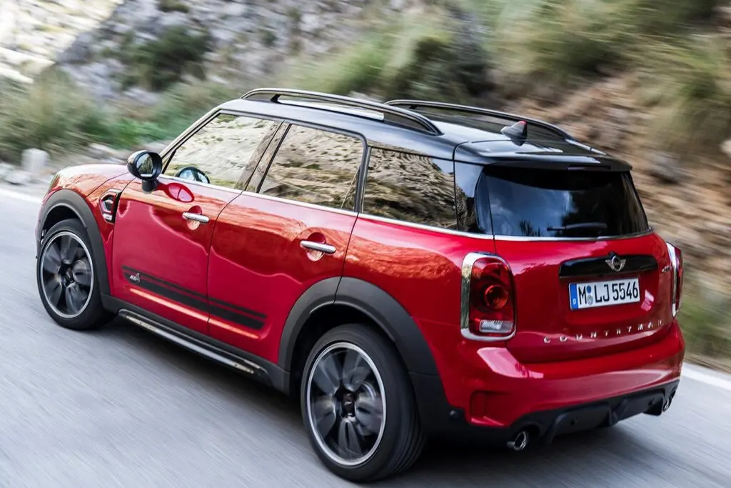 Тест драйв MINI Countryman John Cooper Works: красная стрела