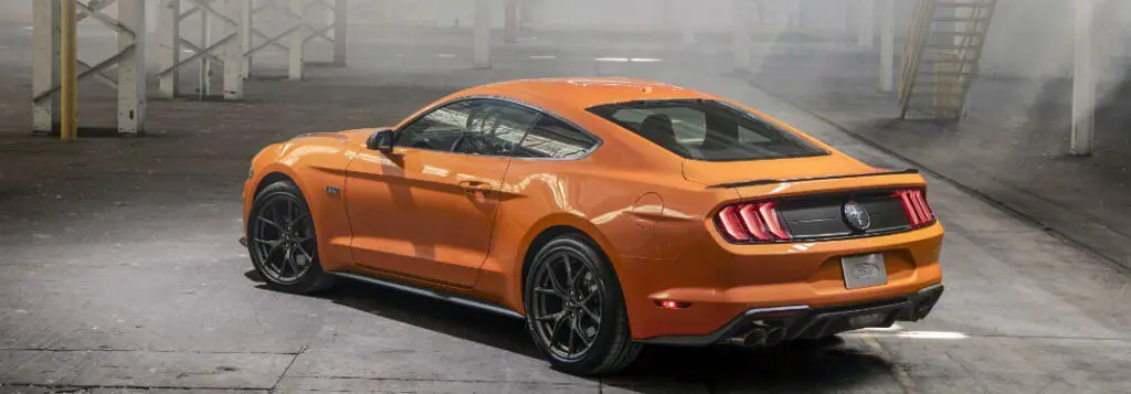 Тест драйв Ford Mustang 5.0 GT: быстро и обратно