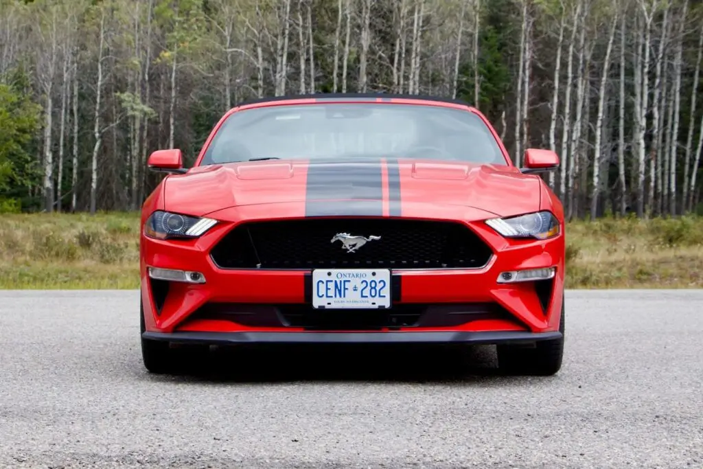 Тест драйв Ford Mustang 5.0 GT: быстро и обратно