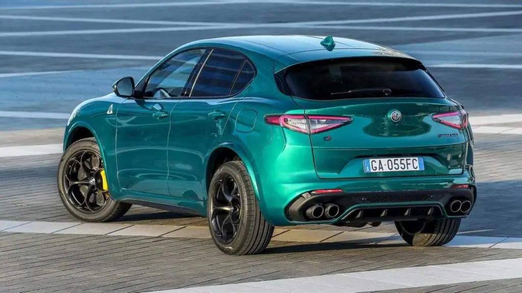 Тест драйв Alfa Romeo Stelvio Quadrifoglio: спортивный вектор