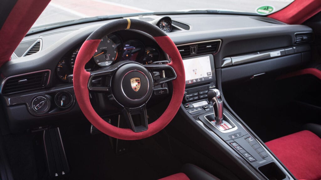 Тест драйв Porsche 911 GT2 RS: Божественное безумие