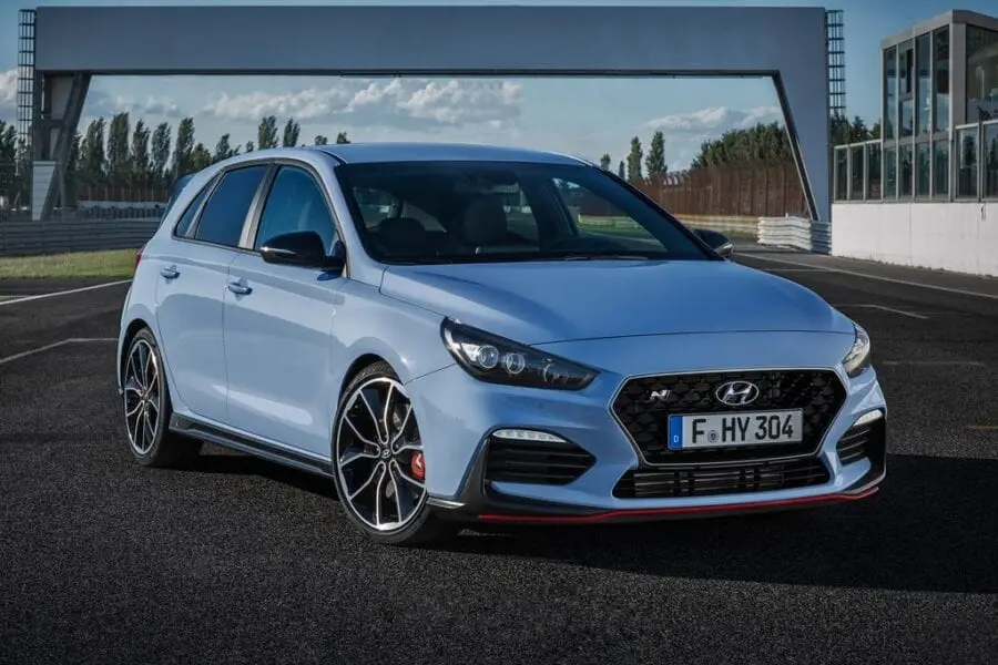 Тест драйв Hyundai i30 N: ярко-синий