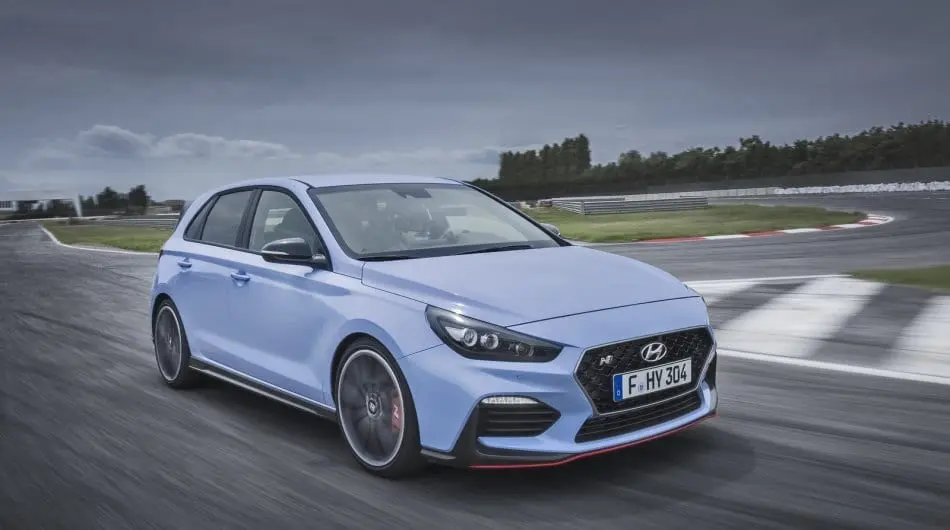 Тест драйв Hyundai i30 N: ярко-синий