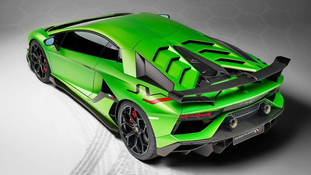 Тест драйв Lamborghini Aventador SVJ: захватывающая драма
