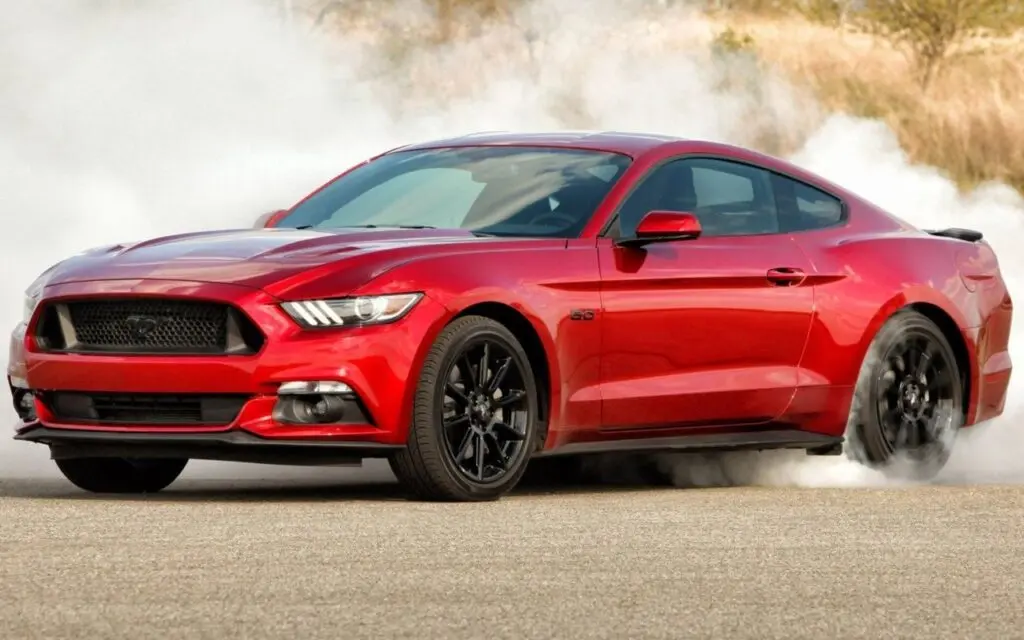 Тест драйв Ford Mustang 5.0 GT: быстро и обратно