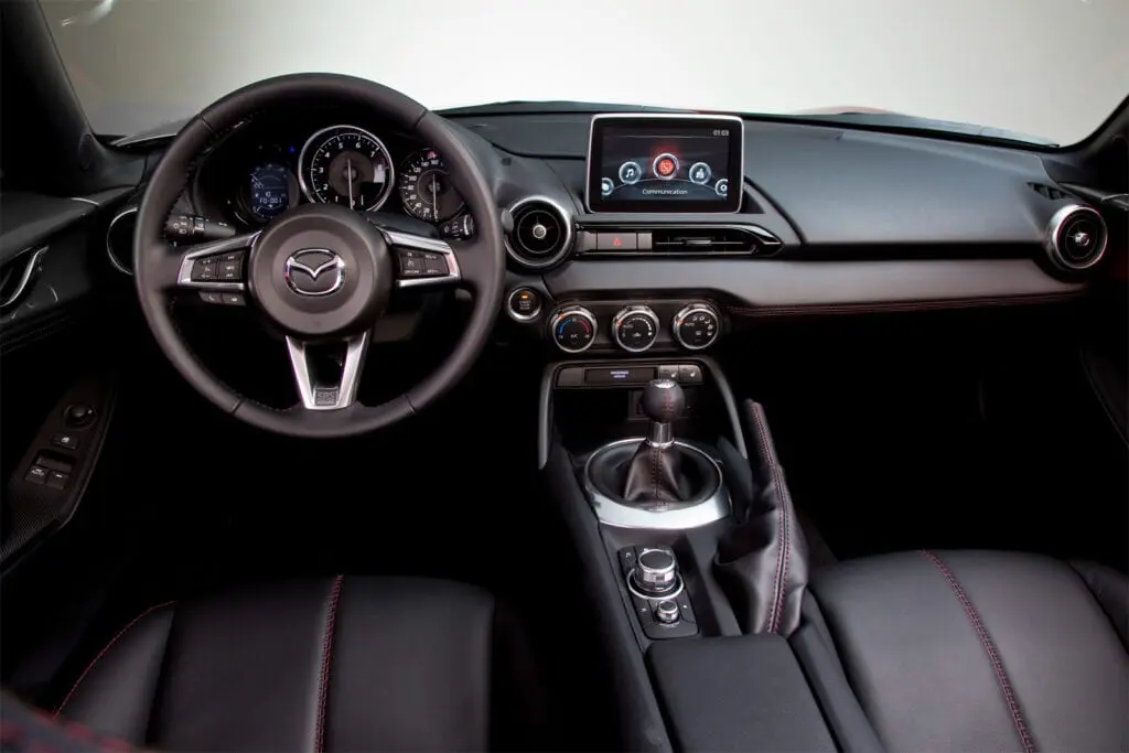 Тест драйв Mazda MX-5 RF: укрощение упрямых