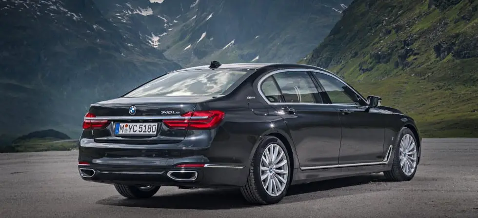 Тест драйв BMW 740Le xDrive: звук тишины