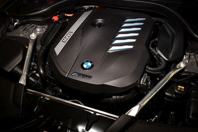 Машина времени: тестируем BMW 545e будущего