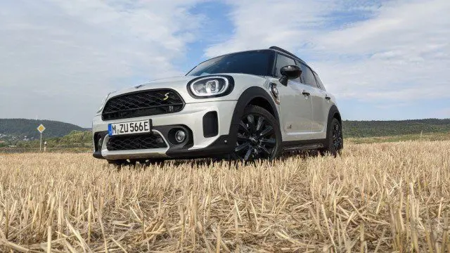 Спереди, сзади и 4х4 сразу: тестирование MINI Countryman SE