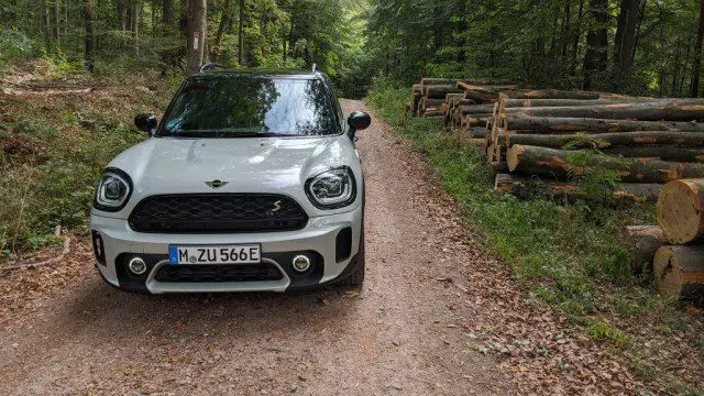 Спереди, сзади и 4х4 сразу: тестирование MINI Countryman SE