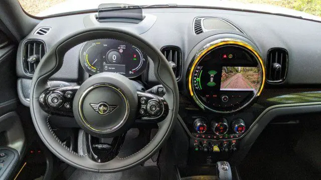 Спереди, сзади и 4х4 сразу: тестирование MINI Countryman SE