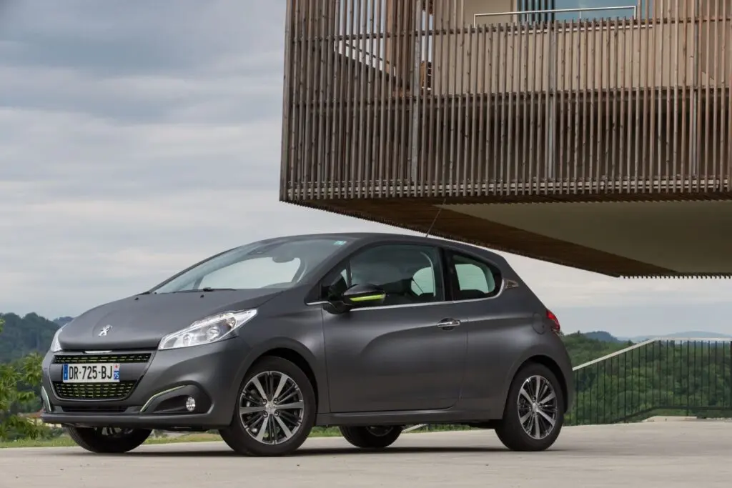 Peugeot 208 3-х дверный 2015