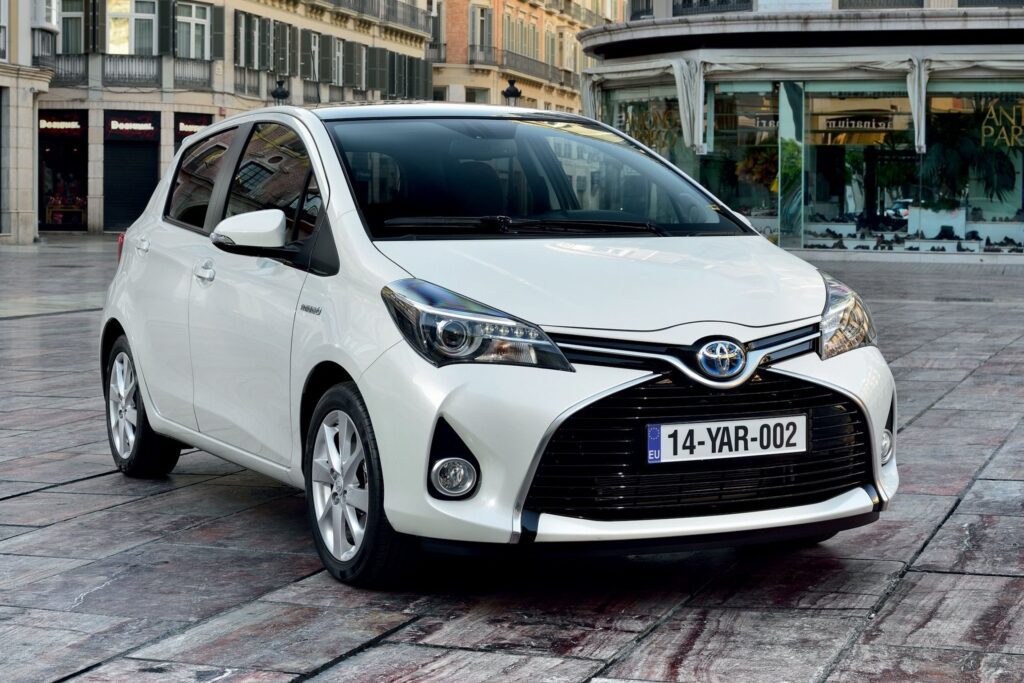 Toyota Yaris Hybrid 2017 - price, photo - AvtoTachki