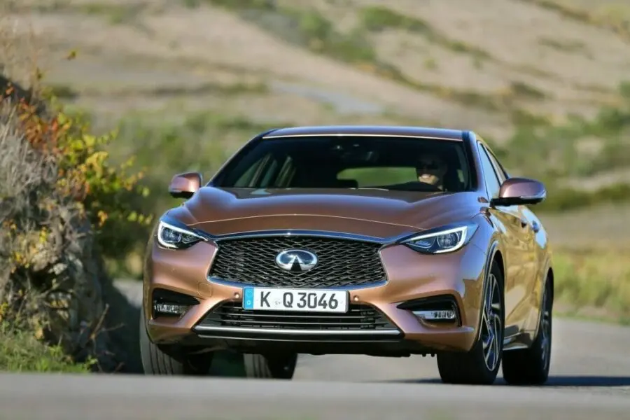 30 Infiniti Q2015