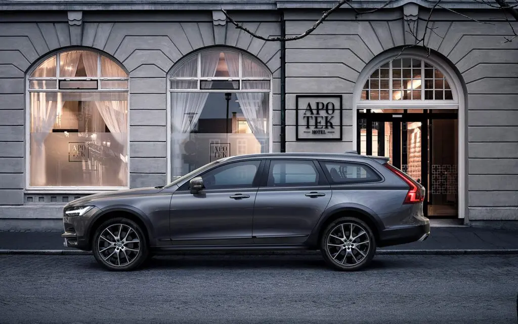 Тест-драйв Volvo V90 Cross Country