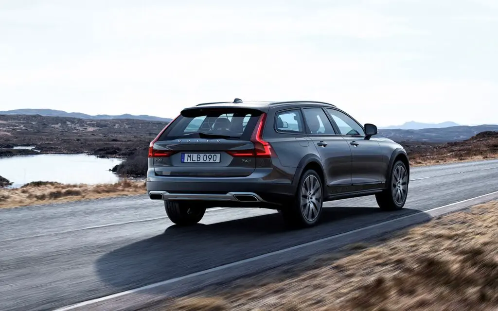 Тест-драйв Volvo V90 Cross Country