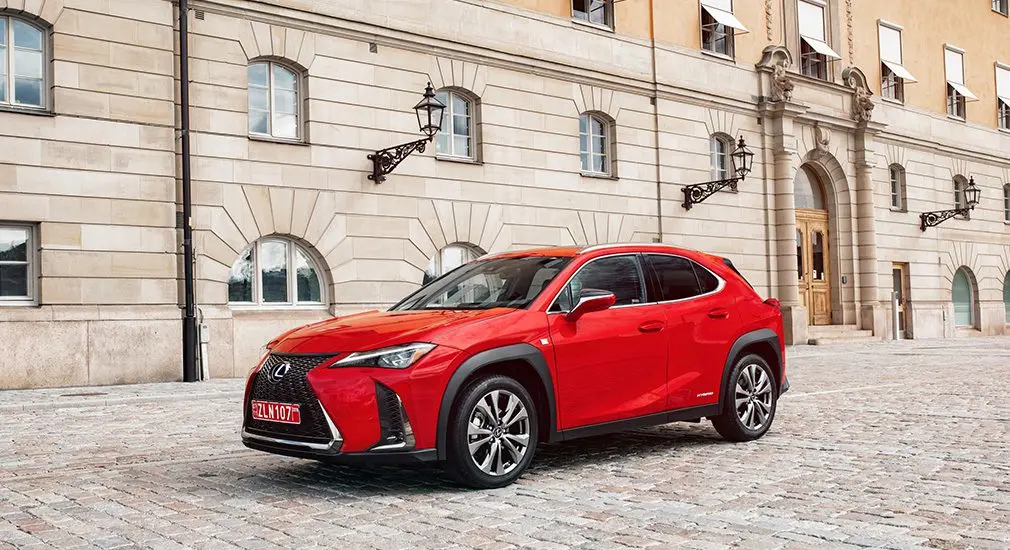 Тест-драйв Lexus UX