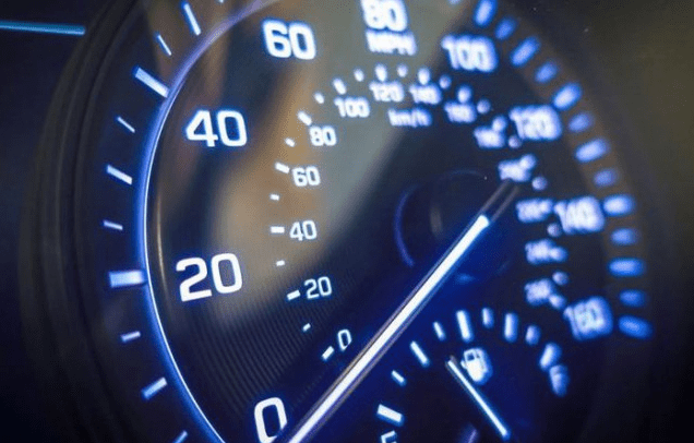 Почему спидометр показывает 200 км/ч и больше