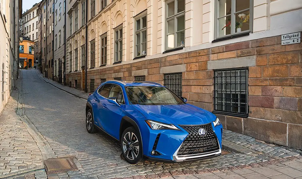 Тест-драйв Lexus UX