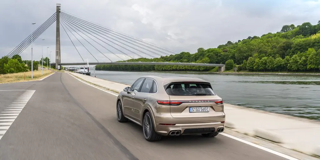 Тест-драйв Porsche Cayenne Turbo S E-Hybrid