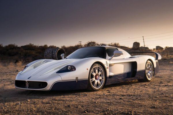 10 впечатляющих автомобилей с двигателем Ferrari