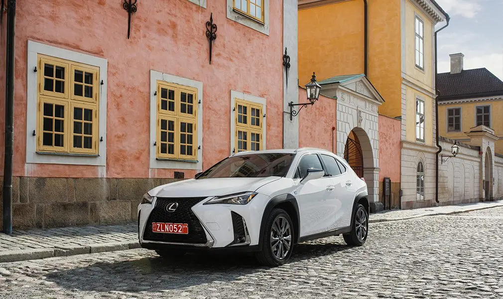 Тест-драйв Lexus UX