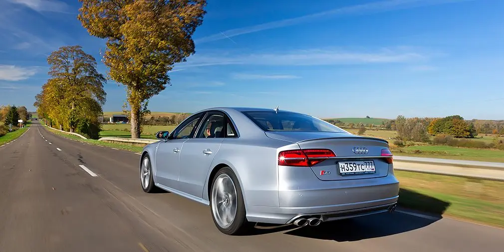 Тест-драйв Audi S8 plus