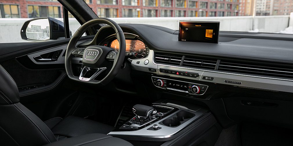Тест-драйв Audi Q7 против Range Rover Sport