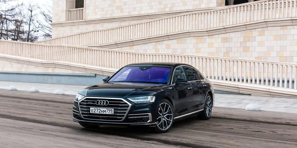 Тест-драйв Audi A8L. Три мнения об автомобиле, греющем ступни