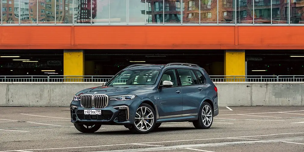 Тест-драйв BMW X7 против Range Rover